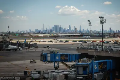 Air traffic controllers lose radar and radio contact with planes approaching and departing Newark for 90 seconds – again